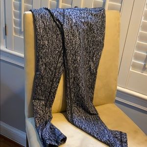 Lululemon size 6 black and white yoga tight